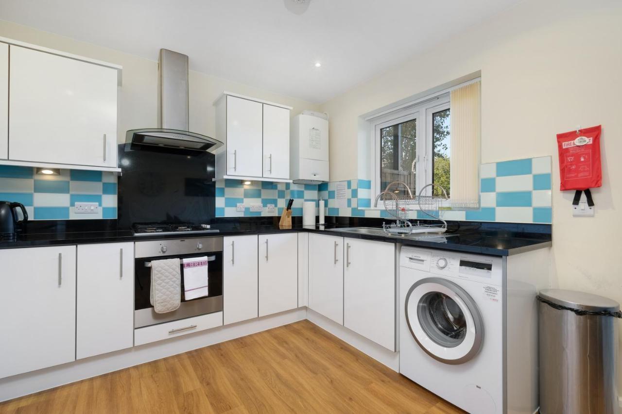 Stanwell London Heathrow Living Serviced Apartments By Ferndale מראה חיצוני תמונה