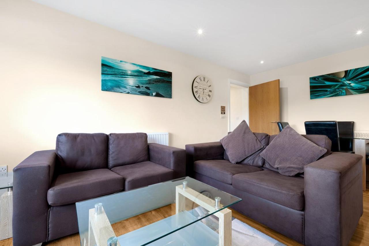 Stanwell London Heathrow Living Serviced Apartments By Ferndale מראה חיצוני תמונה