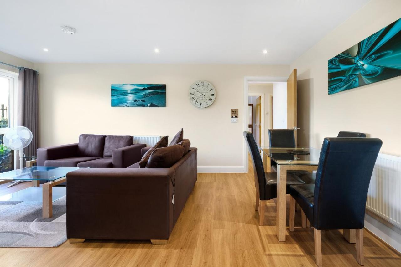 Stanwell London Heathrow Living Serviced Apartments By Ferndale מראה חיצוני תמונה