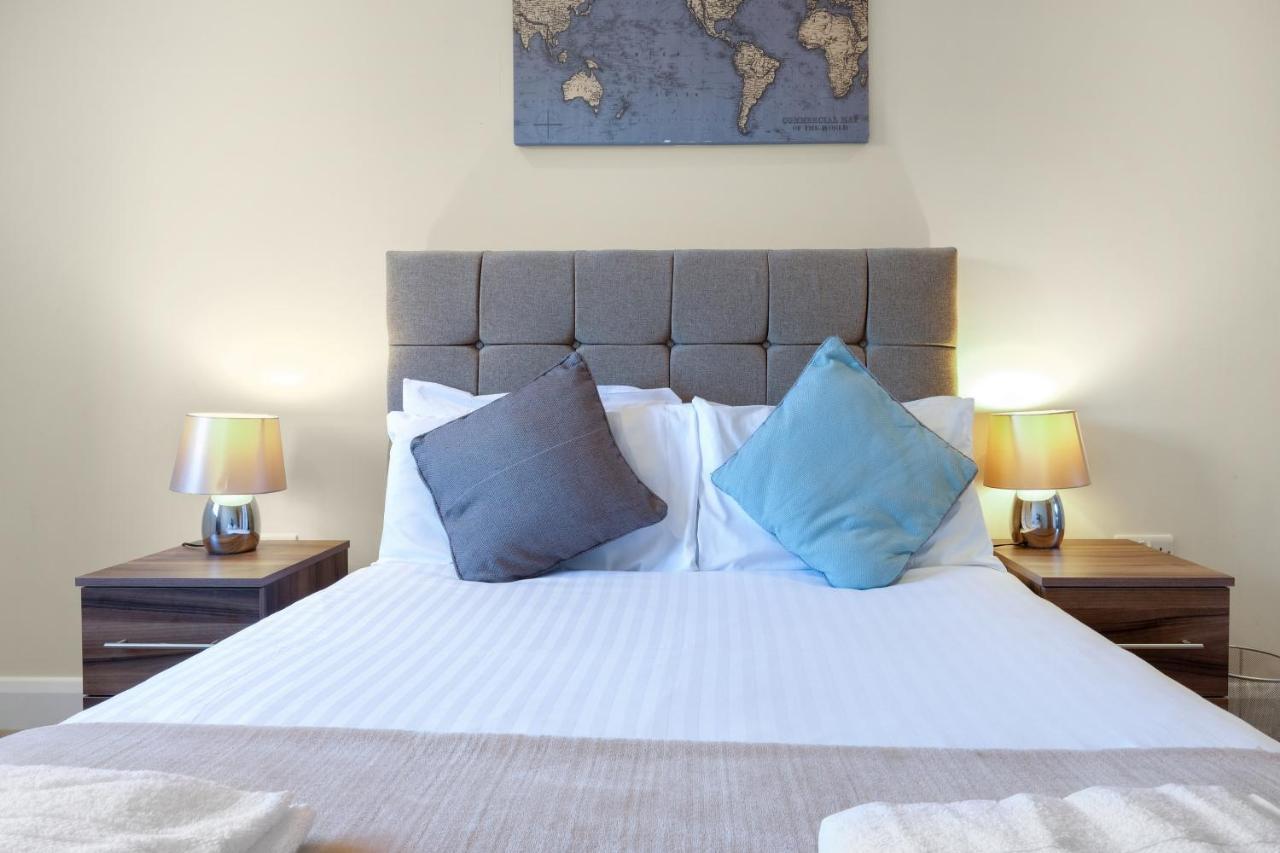 Stanwell London Heathrow Living Serviced Apartments By Ferndale מראה חיצוני תמונה