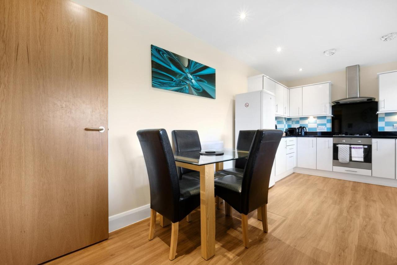Stanwell London Heathrow Living Serviced Apartments By Ferndale מראה חיצוני תמונה