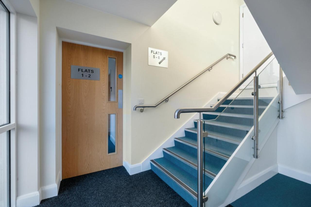 Stanwell London Heathrow Living Serviced Apartments By Ferndale מראה חיצוני תמונה