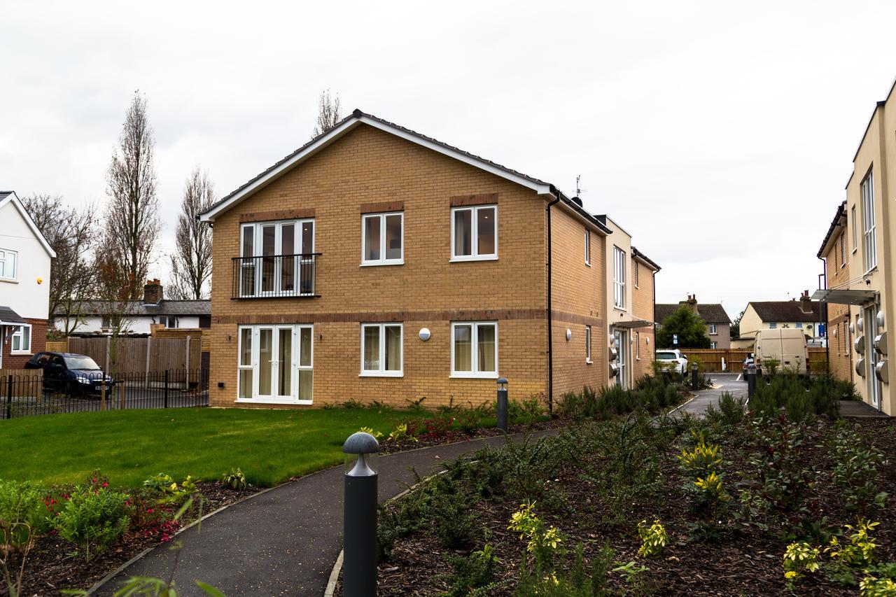 Stanwell London Heathrow Living Serviced Apartments By Ferndale מראה חיצוני תמונה