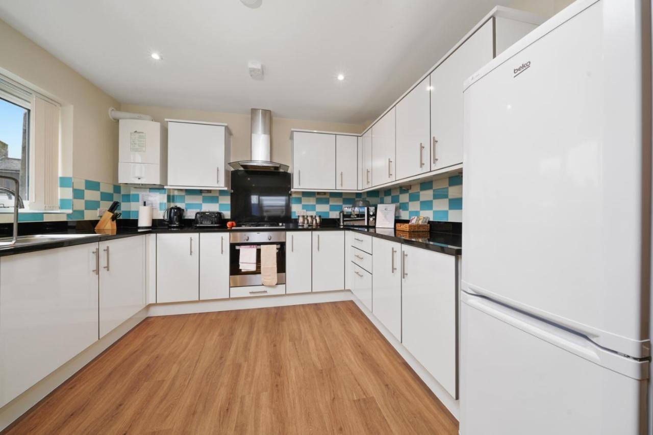 Stanwell London Heathrow Living Serviced Apartments By Ferndale מראה חיצוני תמונה