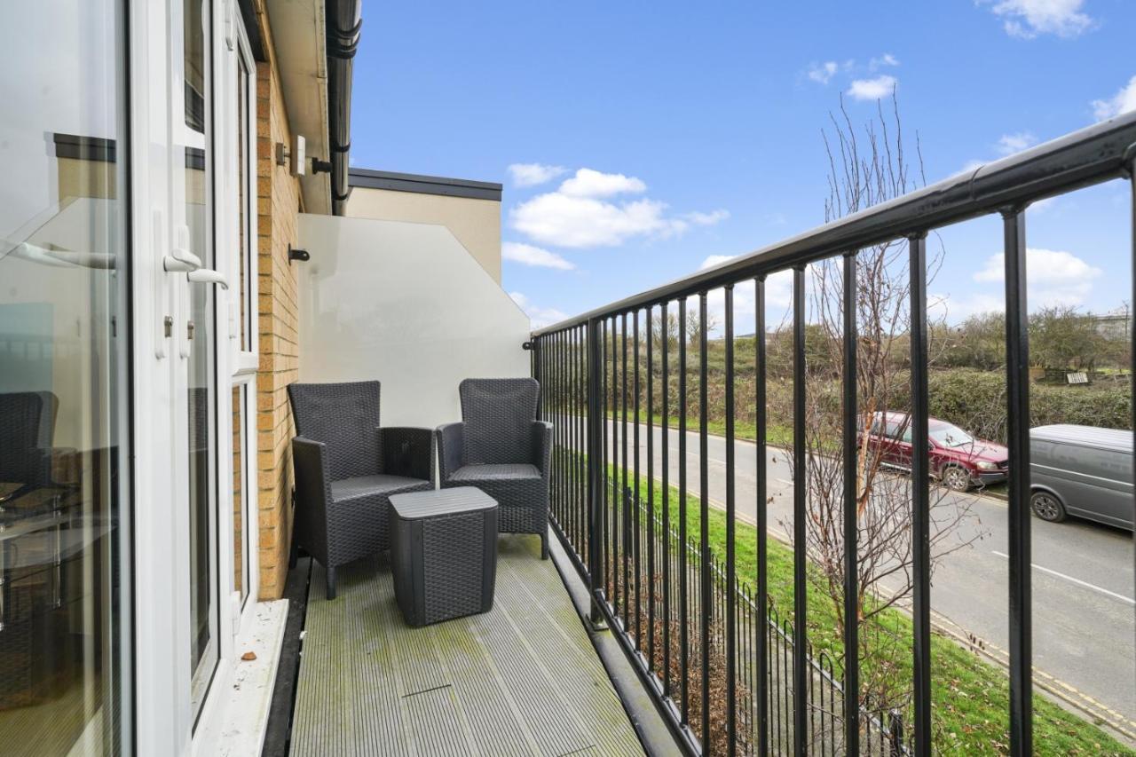 Stanwell London Heathrow Living Serviced Apartments By Ferndale מראה חיצוני תמונה