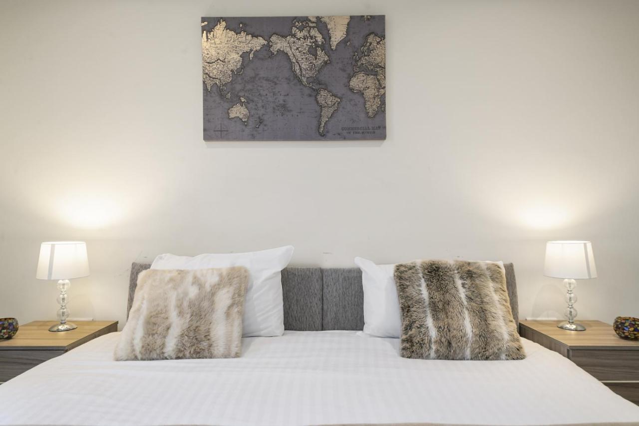 Stanwell London Heathrow Living Serviced Apartments By Ferndale מראה חיצוני תמונה
