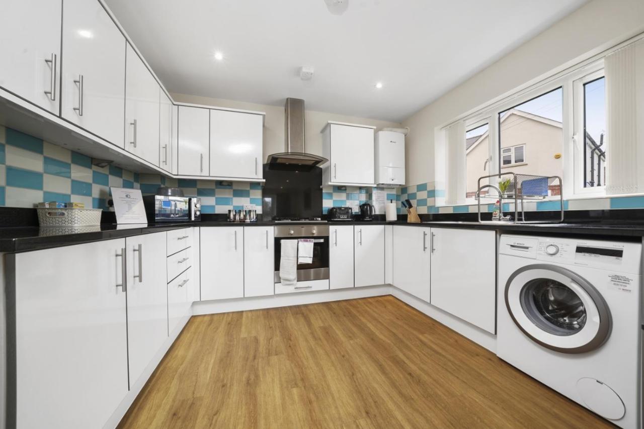 Stanwell London Heathrow Living Serviced Apartments By Ferndale מראה חיצוני תמונה