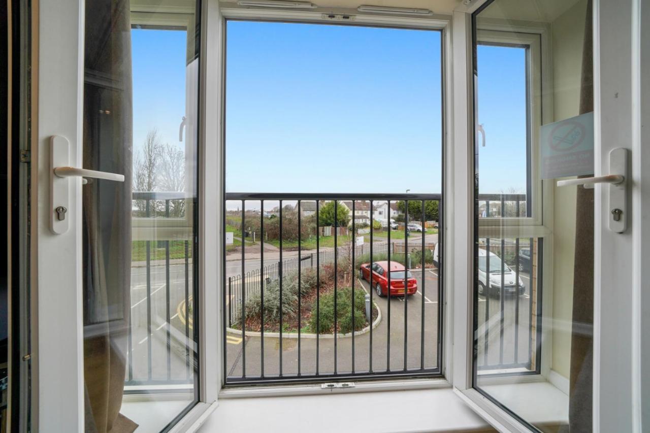 Stanwell London Heathrow Living Serviced Apartments By Ferndale מראה חיצוני תמונה